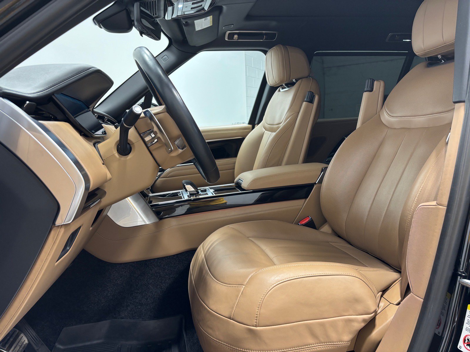 Used 2023 Land Rover Range Rover Long Wheelbase Autobiography AWD/4WD image 24
