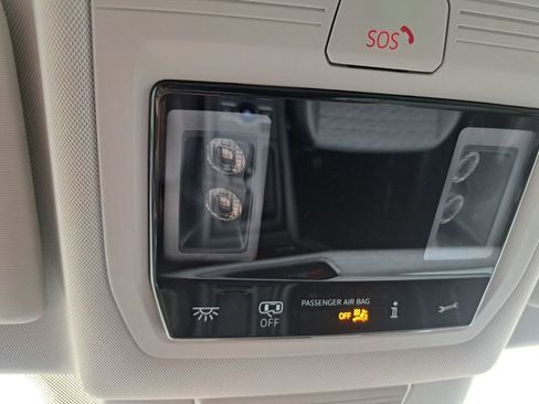 Used 2025 Volkswagen Tiguan S image 19