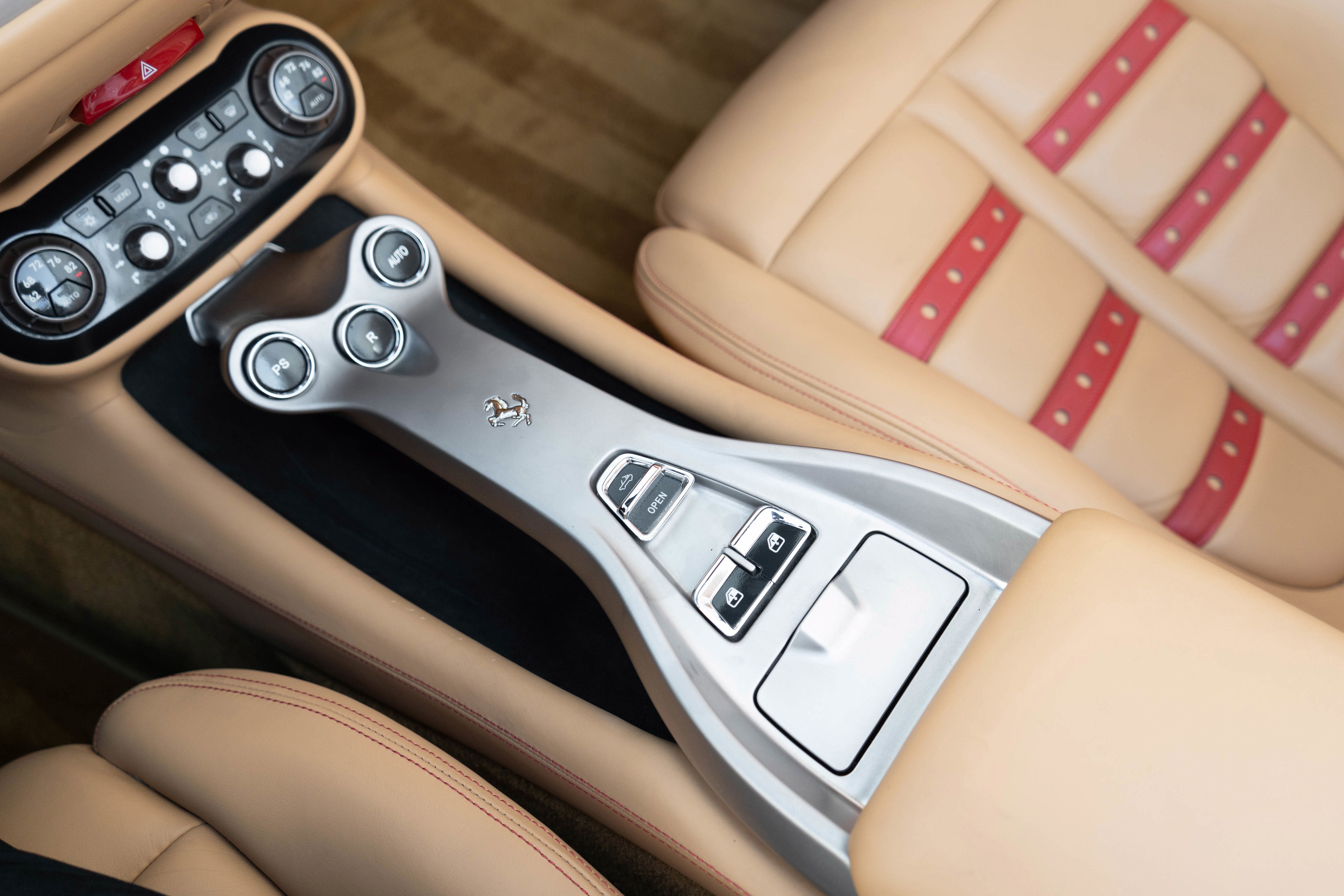Used 2010 Ferrari California RWD image 22