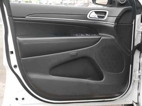 Used 2018 Jeep Grand Cherokee Limited image 37