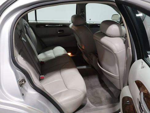 Used 2000 Lincoln Town Car Cartier image 20