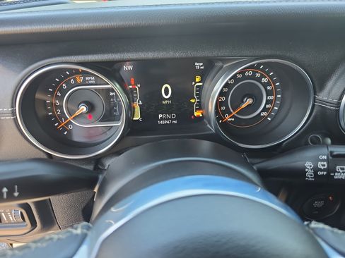 Used 2018 Jeep Wrangler Unlimited Sahara w/ Quick Order Package 24M Moab AWD/4WD image 17