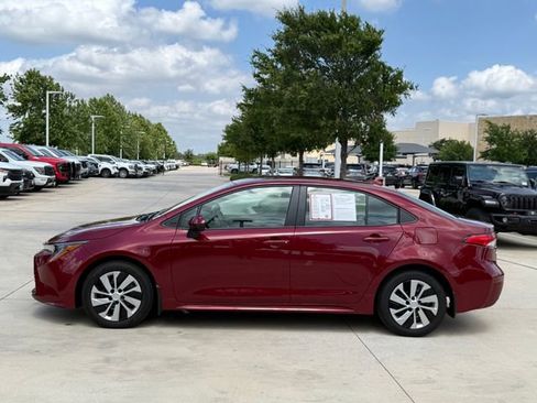 Used 2026 Toyota Corolla LE FWD image 7