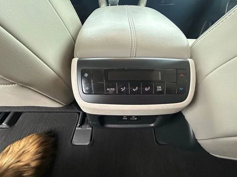 Used 2022 Nissan Pathfinder SL FWD image 24