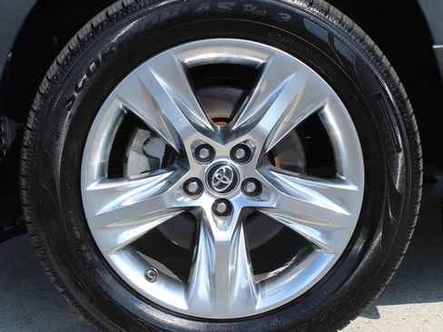 Used 2018 Toyota Highlander Limited AWD/4WD image 9