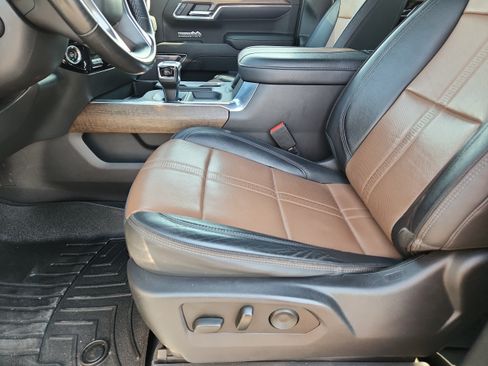 Used 2023 Chevrolet Silverado 1500 High Country w/ Technology Package AWD/4WD image 10