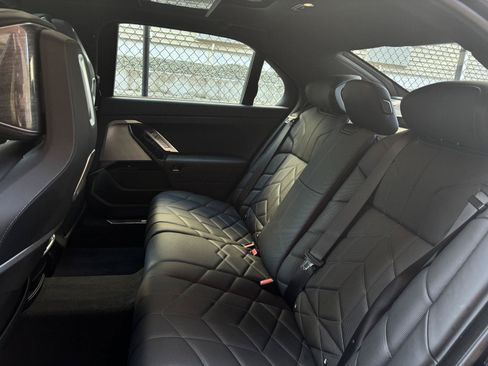 Used 2023 BMW 760i xDrive w/ Luxury Rear Seating Package AWD/4WD image 24