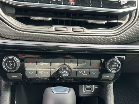 New 2026 Jeep Compass Latitude AWD/4WD image 15