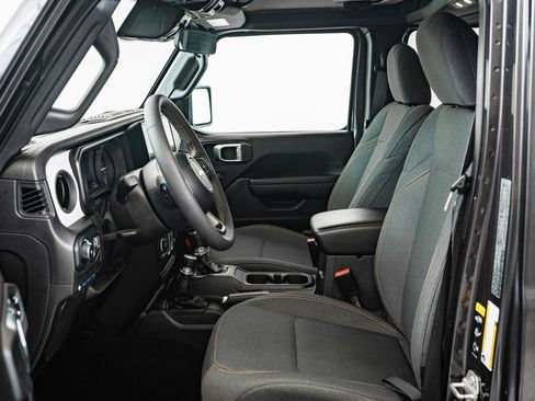 Used 2024 Jeep Wrangler Unlimited image 20