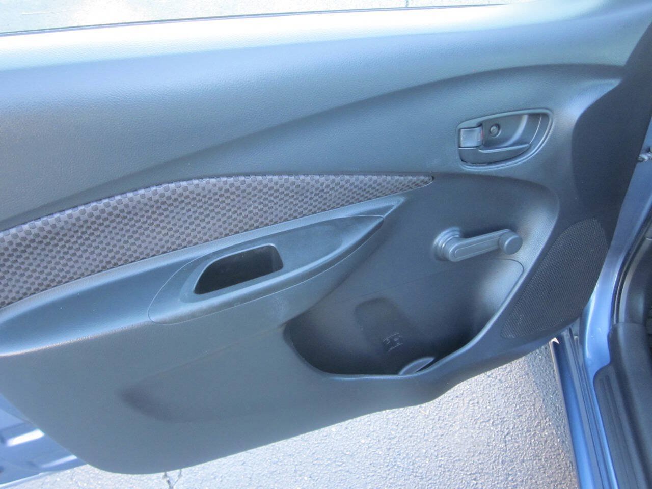 Used 2007 Toyota Yaris S FWD image 11