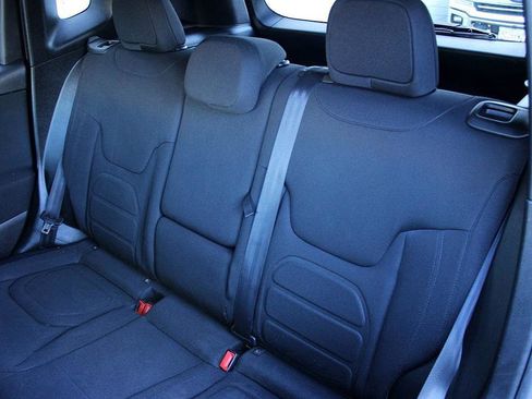 Used 2019 Jeep Renegade Latitude w/ Popular Equipment Group image 13