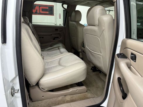 Used 2005 GMC Yukon XL SLT w/ SLT Preferred Equipment Group AWD/4WD image 27