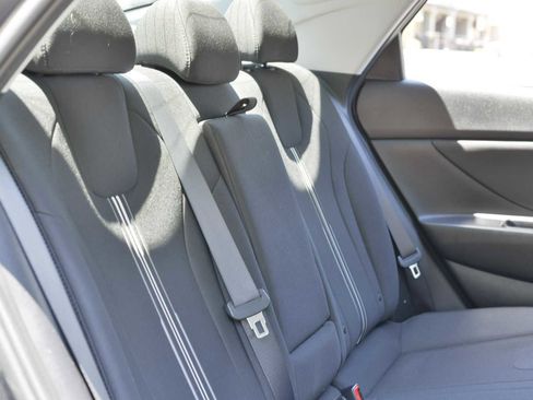 Used 2021 Hyundai Elantra SEL w/ Convenience + Premium Package image 19