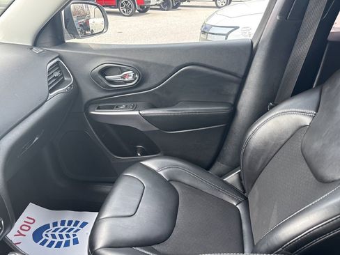 Used 2019 Jeep Cherokee Latitude Plus image 27