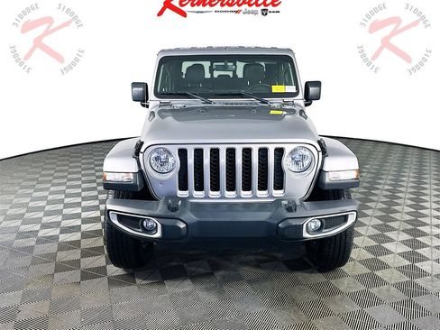 Used 2020 Jeep Gladiator Overland image 2
