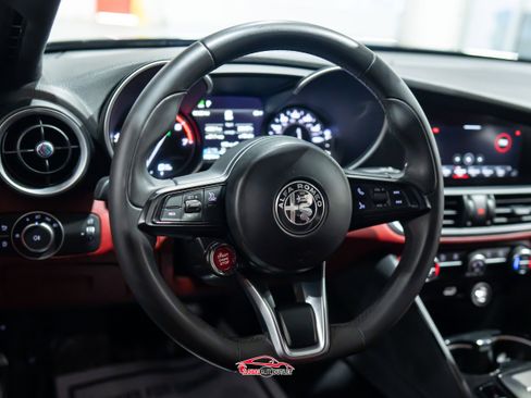 Used 2020 Alfa Romeo Giulia w/ Nero Edizione RWD image 23