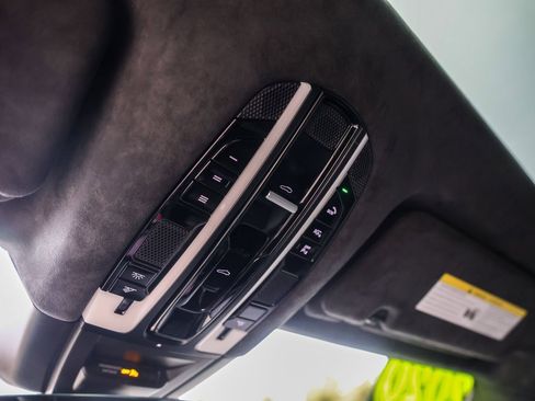 Used 2020 Porsche Cayenne Turbo w/ Assistance Package image 22