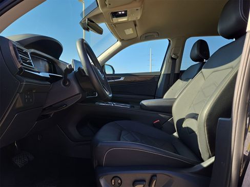 Used 2025 Volkswagen Atlas SE image 16