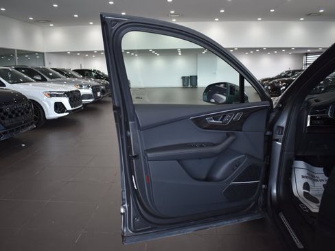 Used 2023 Audi Q7 2.0T Premium Plus w/ Premium Plus Package AWD/4WD image 9
