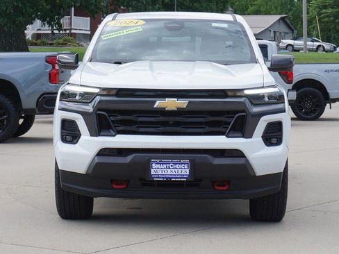 Used 2024 Chevrolet Colorado LT w/ LT Convenience Package III AWD/4WD image 8