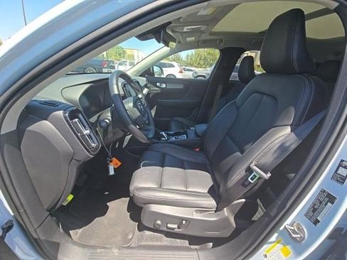Used 2026 Volvo XC40 B5 Plus AWD/4WD image 4