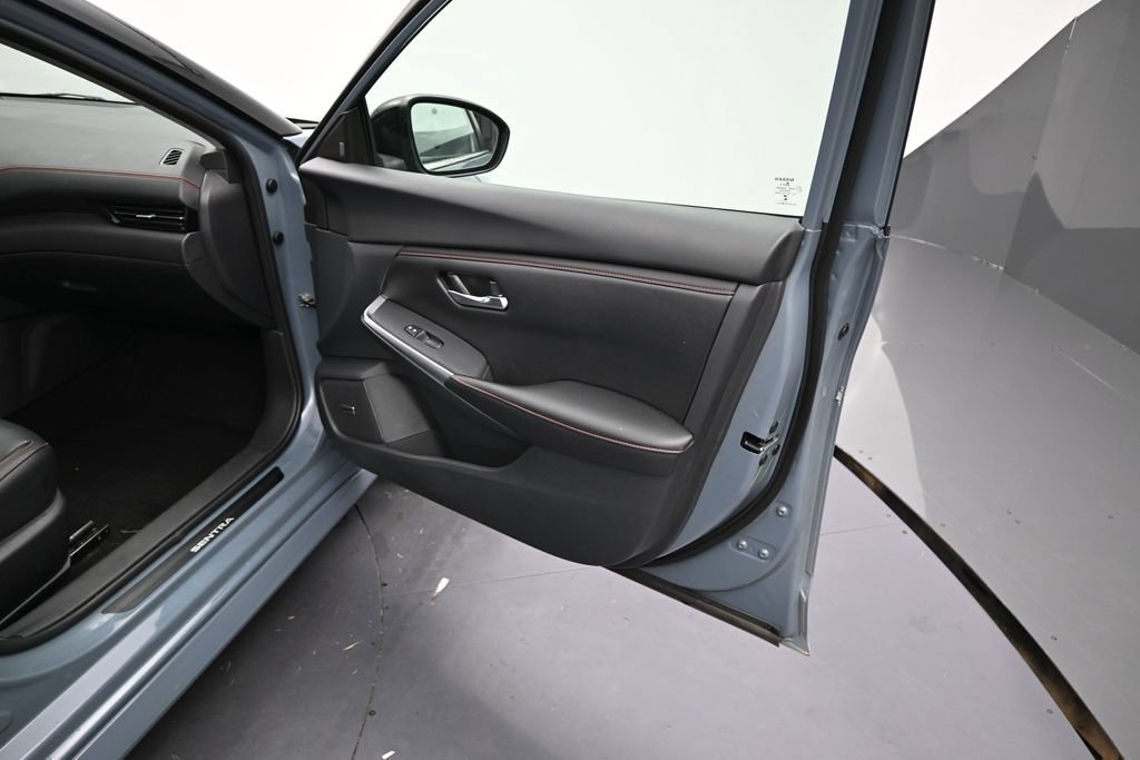 Used 2025 Nissan Sentra SR w/ SR Premium Package FWD image 7