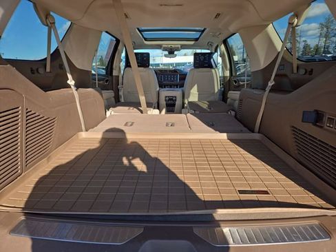 Used 2021 GMC Yukon XL Denali w/ Denali Premium Package image 38