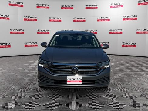 Used 2024 Volkswagen Jetta SE FWD image 2