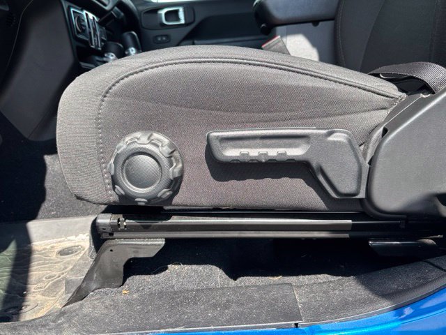 Used 2023 Jeep Wrangler Unlimited Sport AWD/4WD image 32