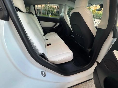 Used 2022 Tesla Model Y Performance AWD/4WD image 14