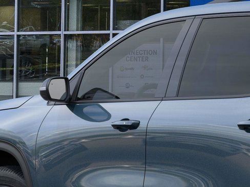 New 2026 Chevrolet Traverse LT w/ Midnight/Sport Edition image 12