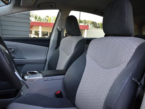 Used 2017 Toyota Prius V Three FWD image 25
