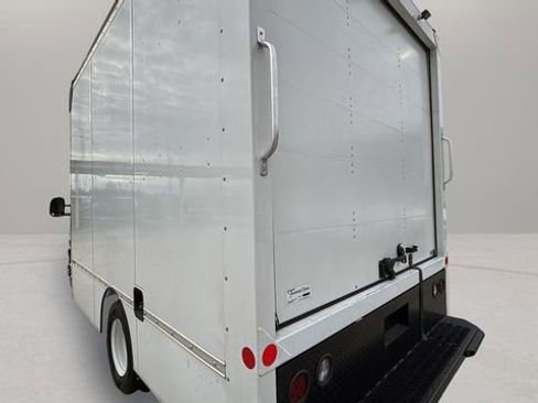 Used 2024 Ford E-350 and Econoline 350 Super Duty w/ Driver's Safety Package image 33