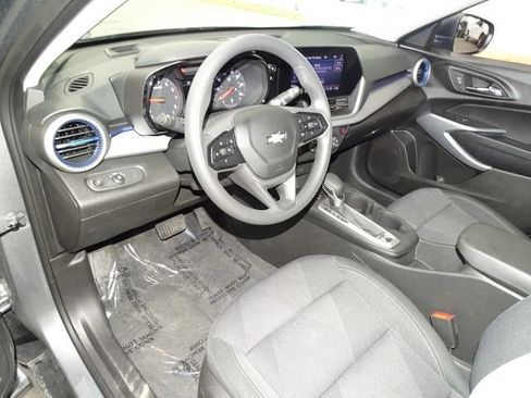 Used 2024 Chevrolet Trax LS image 20