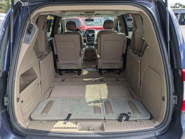 Used 2015 Chrysler Town & Country Touring FWD image 16