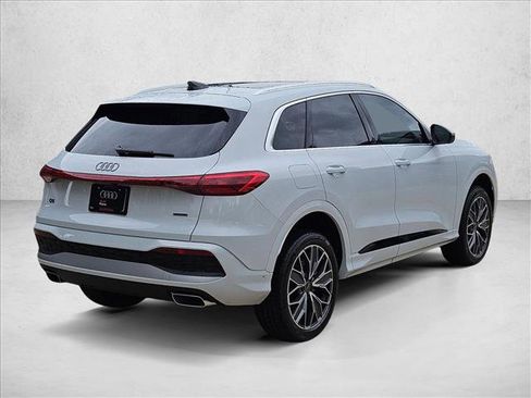 Certified 2025 Audi Q5 Premium Plus w/ Premium Plus image 2