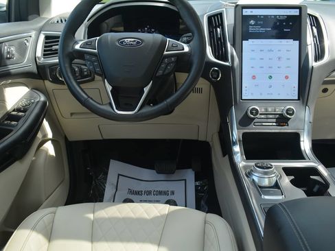 Used 2023 Ford Edge Titanium AWD/4WD image 3