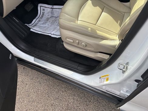 Used 2021 Buick Enclave Essence image 13