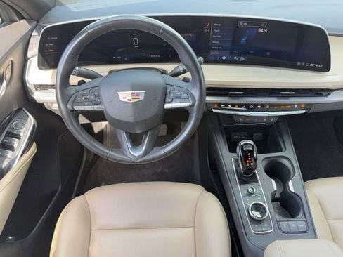 Used 2024 Cadillac XT4 Luxury w/ Cold Weather Package FWD image 12