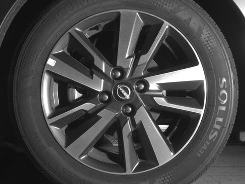 Used 2025 Nissan Versa SV image 12