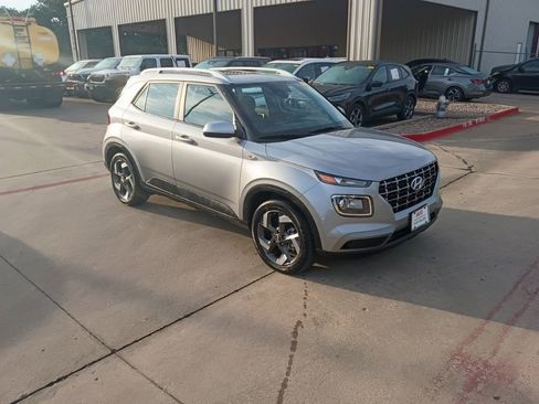Used 2025 Hyundai Venue SEL FWD image 6