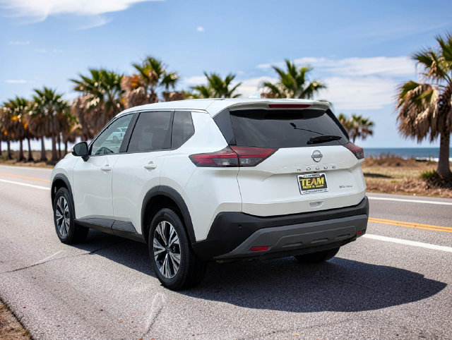 Used 2023 Nissan Rogue SV AWD/4WD image 7