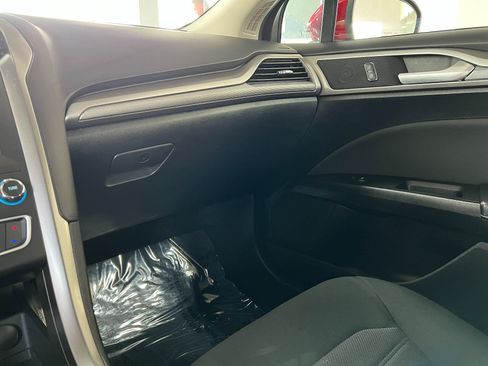 Used 2020 Ford Fusion SE FWD image 17