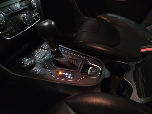 Used 2021 Jeep Cherokee Latitude Plus image 26