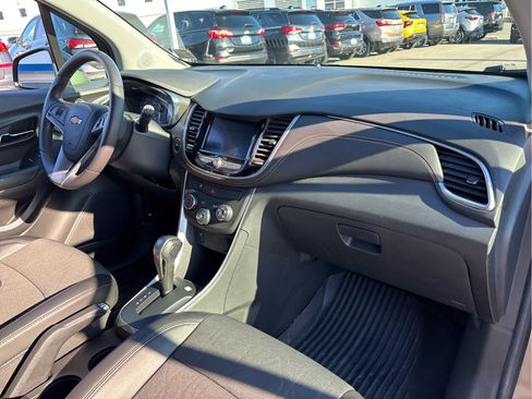 Used 2021 Chevrolet Trax LT w/ Driver Confidence Package image 27