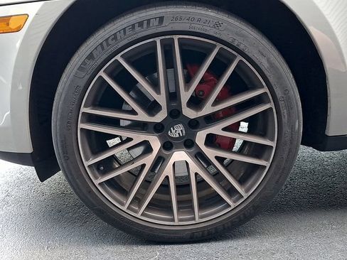 Certified 2024 Porsche Macan S AWD/4WD image 15
