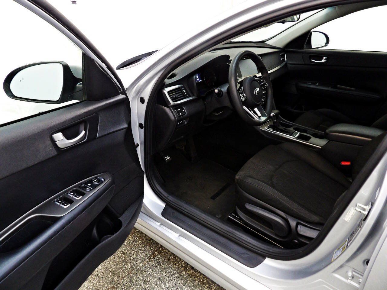 Used 2019 Kia Optima LX FWD image 9