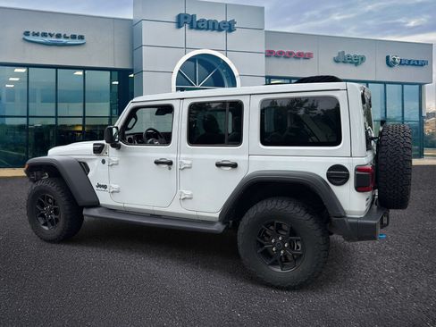 Used 2024 Jeep Wrangler Unlimited AWD/4WD image 3