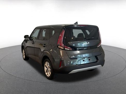 Used 2025 Kia Soul LX w/ LX Technology Package FWD image 9