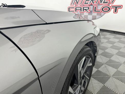 Used 2025 Hyundai Elantra Sport image 31